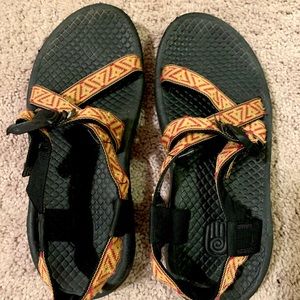 TEVA SANDALS SIZE 7